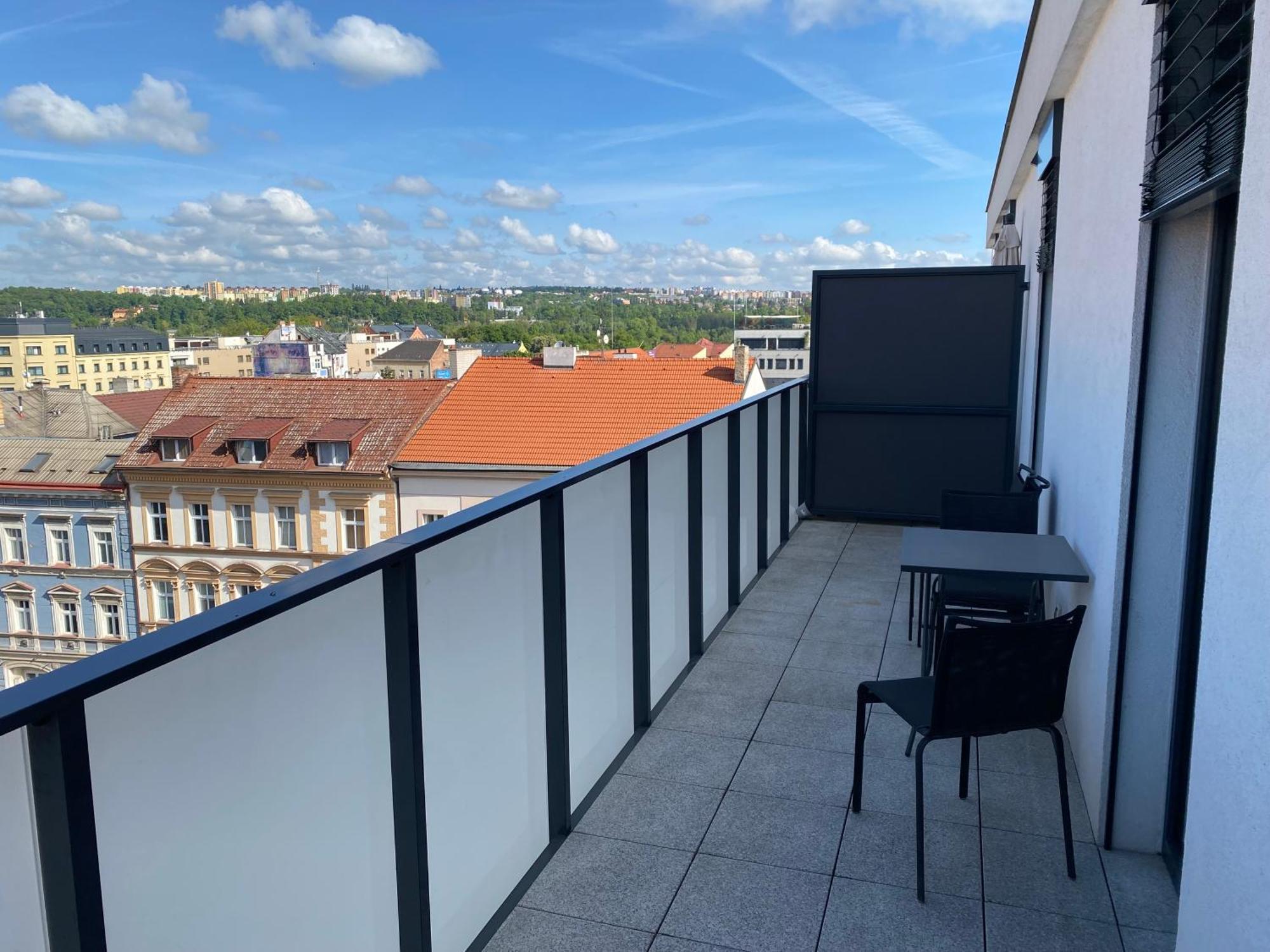 Penthouse Mit Balkon In Zentraler Lage In Apartmán Plzen